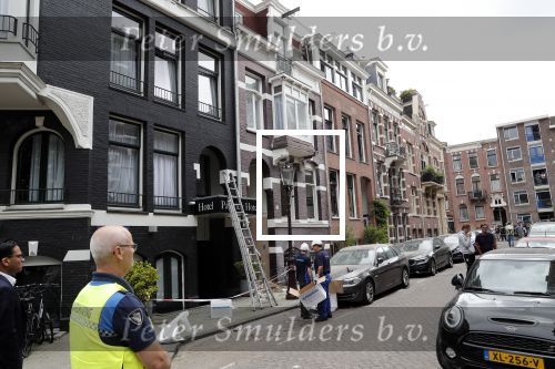 Amsterdam 6 juli 2019
In de v Eeghenstraat is er een bom af gegaan. Leco v Zadelhoff woont er bijna naast.