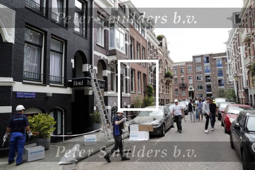 Amsterdam 6 juli 2019
In de v Eeghenstraat is er een bom af gegaan. Leco v Zadelhoff woont er bijna naast.
