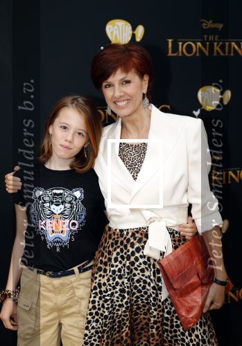 Amsterdam 15 juli 2019
Premiere the lion king in tuschinski. Chazia Mourali met dochter