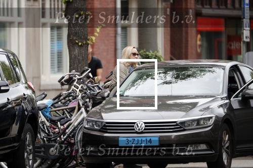Amsterdam 11 juli 2019
Eva Jinek wordt door taxi thuis opgehaald om naar studio gebracht te worden.
