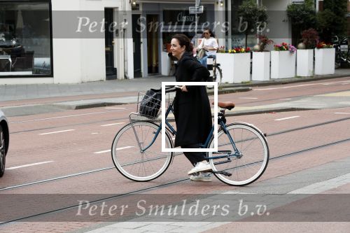 Amsterdam 6 juli 2019
In de v Eeghenstraat is er een bom af gegaan. Leco v Zadelhoff woont er bijna naast. Femke Halsema kwam op de fiets kijken.