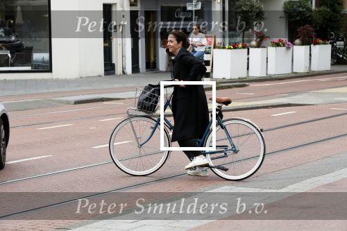 Amsterdam 6 juli 2019
In de v Eeghenstraat is er een bom af gegaan. Leco v Zadelhoff woont er bijna naast. Femke Halsema kwam op de fiets kijken.