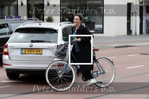 Amsterdam 6 juli 2019
In de v Eeghenstraat is er een bom af gegaan. Leco v Zadelhoff woont er bijna naast. Femke Halsema kwam op de fiets kijken.