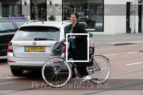 Amsterdam 6 juli 2019
In de v Eeghenstraat is er een bom af gegaan. Leco v Zadelhoff woont er bijna naast. Femke Halsema kwam op de fiets kijken.