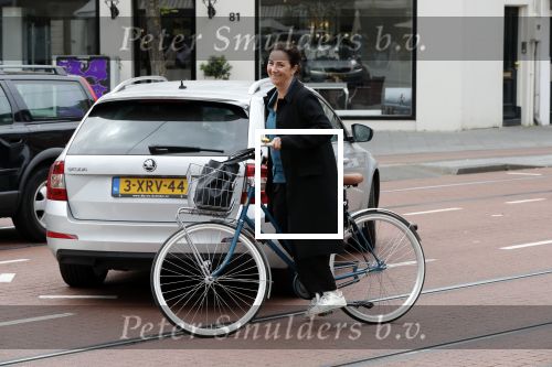 Amsterdam 6 juli 2019
In de v Eeghenstraat is er een bom af gegaan. Leco v Zadelhoff woont er bijna naast. Femke Halsema kwam op de fiets kijken.