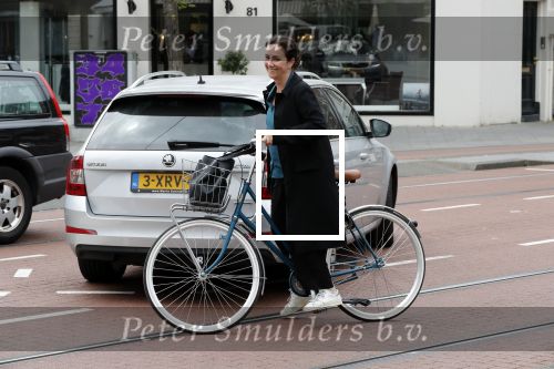 Amsterdam 6 juli 2019
In de v Eeghenstraat is er een bom af gegaan. Leco v Zadelhoff woont er bijna naast. Femke Halsema kwam op de fiets kijken.