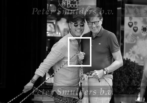 Amsterdam 30 juli 2019
Frank en Rogier ( Paleis voor een prikkie) met hun honden op de cornelis schuytstraat.