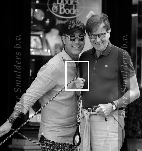 Amsterdam 30 juli 2019
Frank en Rogier ( Paleis voor een prikkie) met hun honden op de cornelis schuytstraat.