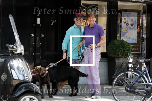 Amsterdam 30 juli 2019
Frank en Rogier ( Paleis voor een prikkie) met hun honden op de cornelis schuytstraat.