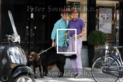 Amsterdam 30 juli 2019
Frank en Rogier ( Paleis voor een prikkie) met hun honden op de cornelis schuytstraat.