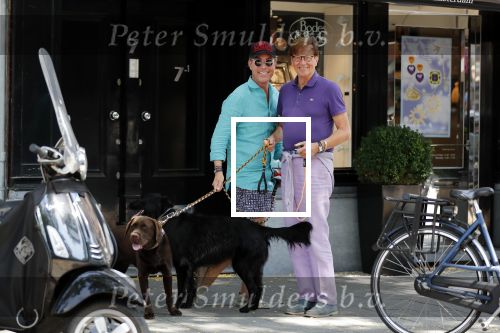 Amsterdam 30 juli 2019
Frank en Rogier ( Paleis voor een prikkie) met hun honden op de cornelis schuytstraat.