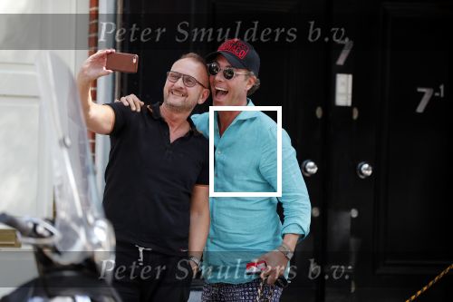 Amsterdam 30 juli 2019
Frank en Rogier ( Paleis voor een prikkie) met hun honden op de cornelis schuytstraat.