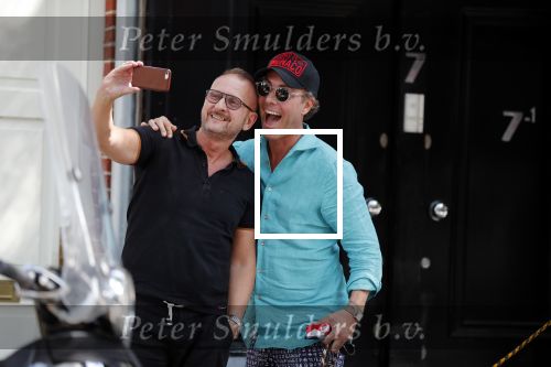 Amsterdam 30 juli 2019
Frank en Rogier ( Paleis voor een prikkie) met hun honden op de cornelis schuytstraat.