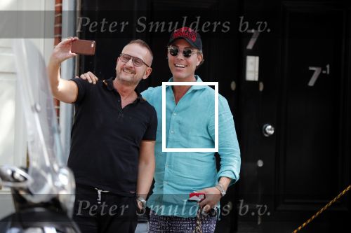 Amsterdam 30 juli 2019
Frank en Rogier ( Paleis voor een prikkie) met hun honden op de cornelis schuytstraat.