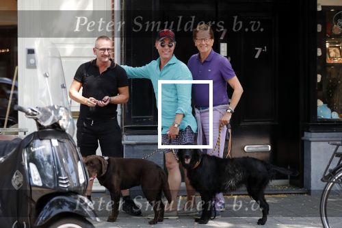 Amsterdam 30 juli 2019
Frank en Rogier ( Paleis voor een prikkie) met hun honden op de cornelis schuytstraat.
