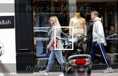 Amsterdam 3 juli 2019
Frenkie de Jong met zijn vriendin Mikky Kiemeney op de PC Hooftstraat. Frenkie draagt kleding van het merk van zijn vriendin.