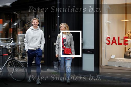 Amsterdam 3 juli 2019
Frenkie de Jong met zijn vriendin Mikky Kiemeney op de PC Hooftstraat. Frenkie draagt kleding van het merk van zijn vriendin.