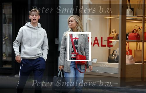 Amsterdam 3 juli 2019
Frenkie de Jong met zijn vriendin Mikky Kiemeney op de PC Hooftstraat. Frenkie draagt kleding van het merk van zijn vriendin.