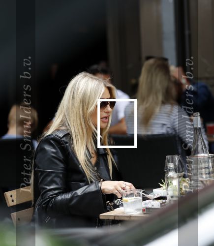 Amsterdam 6 juli 2019
Gaby Blaaser met een vriend op terras.
