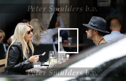 Amsterdam 6 juli 2019
Gaby Blaaser met een vriend op terras.