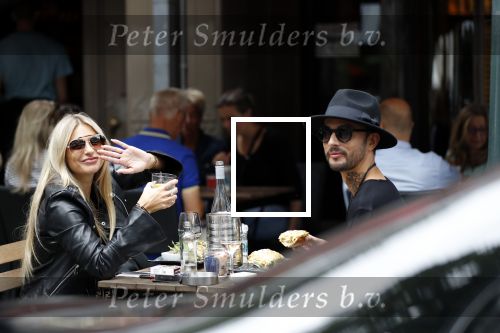 Amsterdam 6 juli 2019
Gaby Blaaser met een vriend op terras.