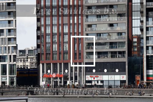 Amsterdam 21 juli 2019
Gaby Blaaser heeft een huis/ appartement in het cenytrum van Amsterdam.
Eronder zit een grote parkeerplaats.