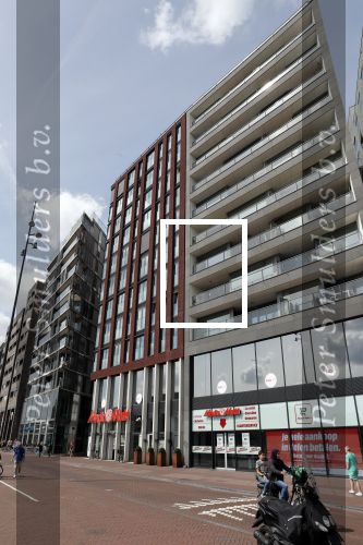 Amsterdam 21 juli 2019
Gaby Blaaser heeft een huis/ appartement in het cenytrum van Amsterdam.
Eronder zit een grote parkeerplaats.