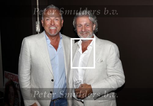 Amsterdam 16 juli 2019
Presentatie Amsterdam XXXL met Gordon op de cover. Gordon met Mark Teurlings en Gimena