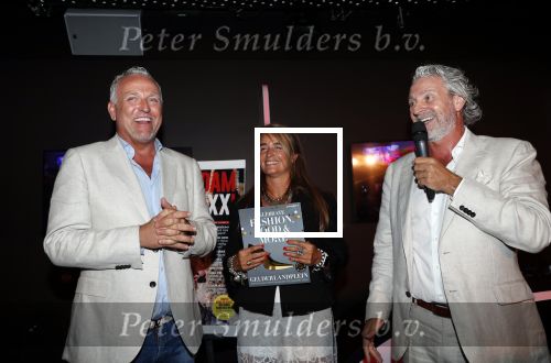 Amsterdam 16 juli 2019
Presentatie Amsterdam XXXL met Gordon op de cover. Gordon met Mark Teurlings en Gimena