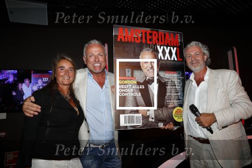 Amsterdam 16 juli 2019
Presentatie Amsterdam XXXL met Gordon op de cover. Gordon met Mark Teurlings en Gimena