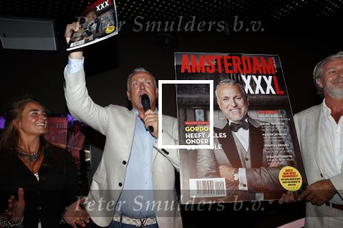 Amsterdam 16 juli 2019
Presentatie Amsterdam XXXL met Gordon op de cover. Gordon met Mark Teurlings en Gimena