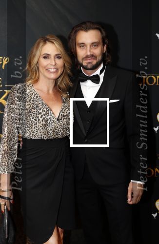 Amsterdam 15 juli 2019
Premiere the lion king in tuschinski. Heleen v Royen met partner Bart