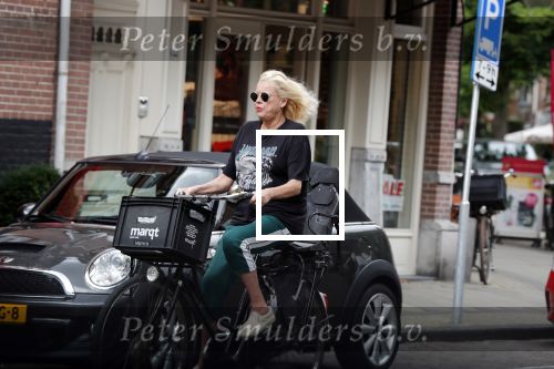 Amsterdam 7 juli 2019
Karin Swerink op de fiets in Amsterdamm zuid