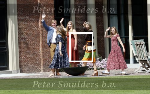 Den Haag 19 juli 2019
Jaarlijkse fotouurtje in de thuisn van Huis ten Bosch . Aanwezig Koning Willem Alexander Koningin Maxima Prinses Amalia Alexia en Ariane.