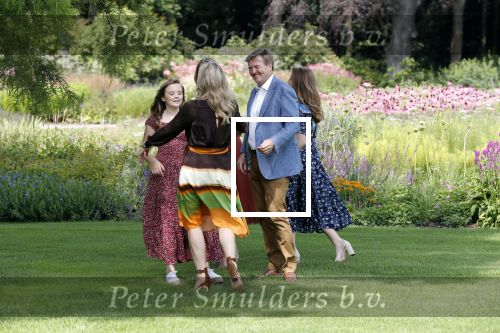 Den Haag 19 juli 2019
Jaarlijkse fotouurtje in de thuisn van Huis ten Bosch . Aanwezig Koning Willem Alexander Koningin Maxima Prinses Amalia Alexia en Ariane.