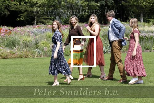 Den Haag 19 juli 2019
Jaarlijkse fotouurtje in de thuisn van Huis ten Bosch . Aanwezig Koning Willem Alexander Koningin Maxima Prinses Amalia Alexia en Ariane.