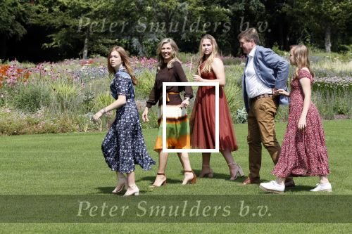 Den Haag 19 juli 2019
Jaarlijkse fotouurtje in de thuisn van Huis ten Bosch . Aanwezig Koning Willem Alexander Koningin Maxima Prinses Amalia Alexia en Ariane.