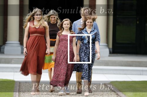 Den Haag 19 juli 2019
Jaarlijkse fotouurtje in de thuisn van Huis ten Bosch . Aanwezig Koning Willem Alexander Koningin Maxima Prinses Amalia Alexia en Ariane.