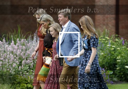 Den Haag 19 juli 2019
Jaarlijkse fotouurtje in de thuisn van Huis ten Bosch . Aanwezig Koning Willem Alexander Koningin Maxima Prinses Amalia Alexia en Ariane.