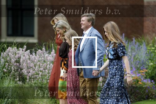 Den Haag 19 juli 2019
Jaarlijkse fotouurtje in de thuisn van Huis ten Bosch . Aanwezig Koning Willem Alexander Koningin Maxima Prinses Amalia Alexia en Ariane.