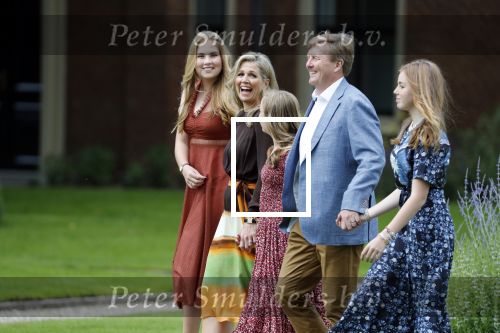Den Haag 19 juli 2019
Jaarlijkse fotouurtje in de thuisn van Huis ten Bosch . Aanwezig Koning Willem Alexander Koningin Maxima Prinses Amalia Alexia en Ariane.