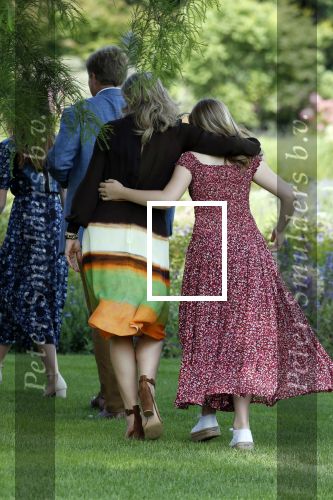 Den Haag 19 juli 2019
Jaarlijkse fotouurtje in de thuisn van Huis ten Bosch . Aanwezig Koning Willem Alexander Koningin Maxima Prinses Amalia Alexia en Ariane.