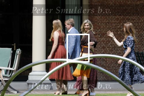 Den Haag 19 juli 2019
Jaarlijkse fotouurtje in de thuisn van Huis ten Bosch . Aanwezig Koning Willem Alexander Koningin Maxima Prinses Amalia Alexia en Ariane.