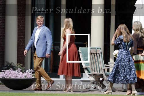 Den Haag 19 juli 2019
Jaarlijkse fotouurtje in de thuisn van Huis ten Bosch . Aanwezig Koning Willem Alexander Koningin Maxima Prinses Amalia Alexia en Ariane.