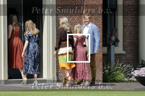 Den Haag 19 juli 2019
Jaarlijkse fotouurtje in de thuisn van Huis ten Bosch . Aanwezig Koning Willem Alexander Koningin Maxima Prinses Amalia Alexia en Ariane.
