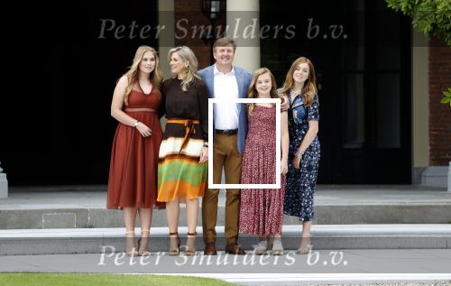 Den Haag 19 juli 2019
Jaarlijkse fotouurtje in de thuisn van Huis ten Bosch . Aanwezig Koning Willem Alexander Koningin Maxima Prinses Amalia Alexia en Ariane.