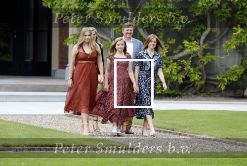 Den Haag 19 juli 2019
Jaarlijkse fotouurtje in de thuisn van Huis ten Bosch . Aanwezig Koning Willem Alexander Koningin Maxima Prinses Amalia Alexia en Ariane.
