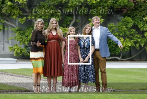 Den Haag 19 juli 2019
Jaarlijkse fotouurtje in de thuisn van Huis ten Bosch . Aanwezig Koning Willem Alexander Koningin Maxima Prinses Amalia Alexia en Ariane.
