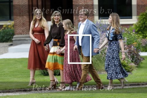 Den Haag 19 juli 2019
Jaarlijkse fotouurtje in de thuisn van Huis ten Bosch . Aanwezig Koning Willem Alexander Koningin Maxima Prinses Amalia Alexia en Ariane.
