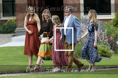 Den Haag 19 juli 2019
Jaarlijkse fotouurtje in de thuisn van Huis ten Bosch . Aanwezig Koning Willem Alexander Koningin Maxima Prinses Amalia Alexia en Ariane.